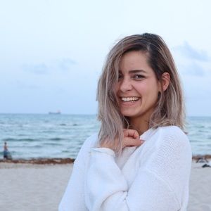 Meet your Posher, Dianela